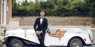 The ideal color for the groom suit